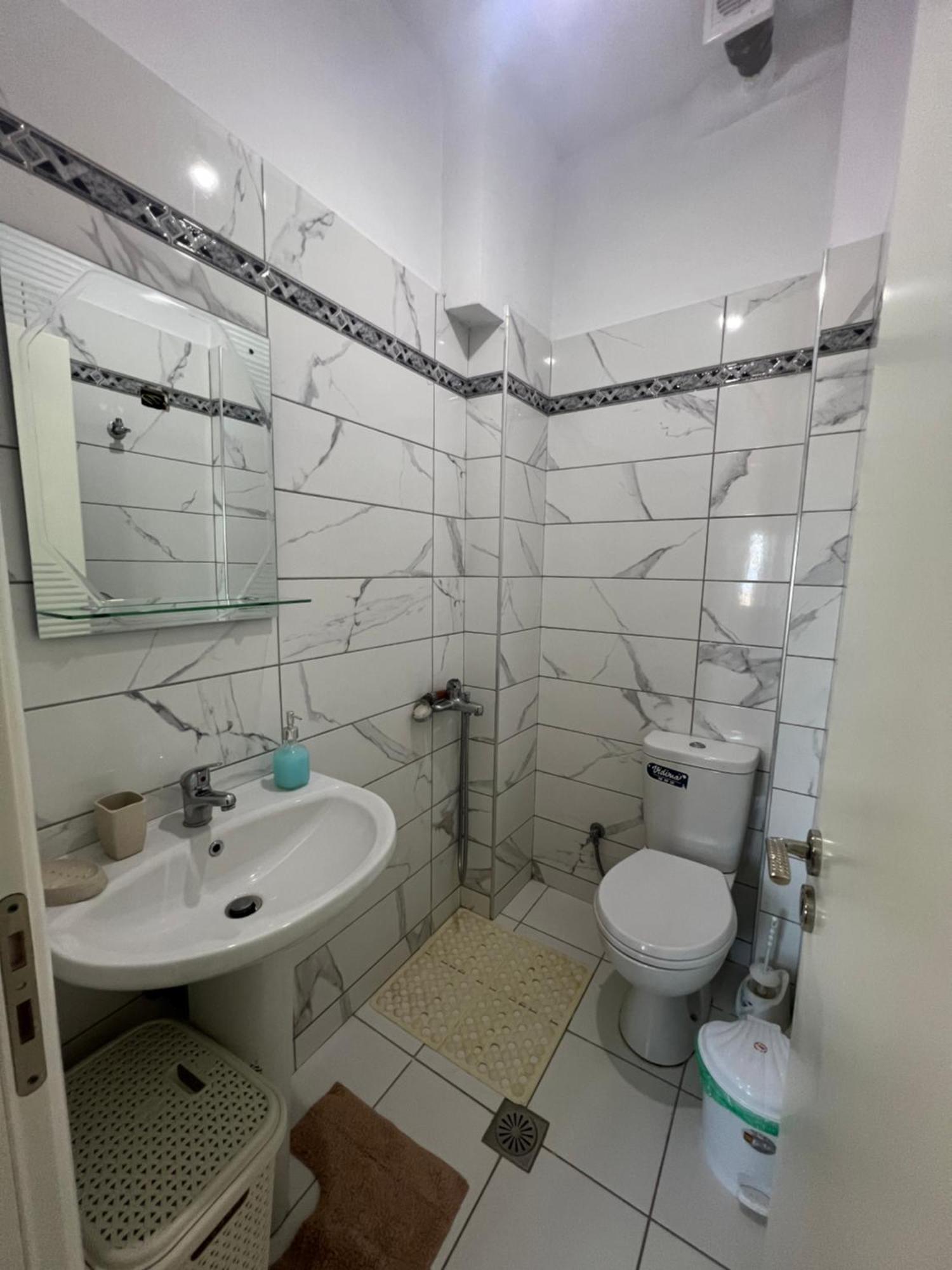 Apartments Eri ซารานเดอ ภายนอก รูปภาพ